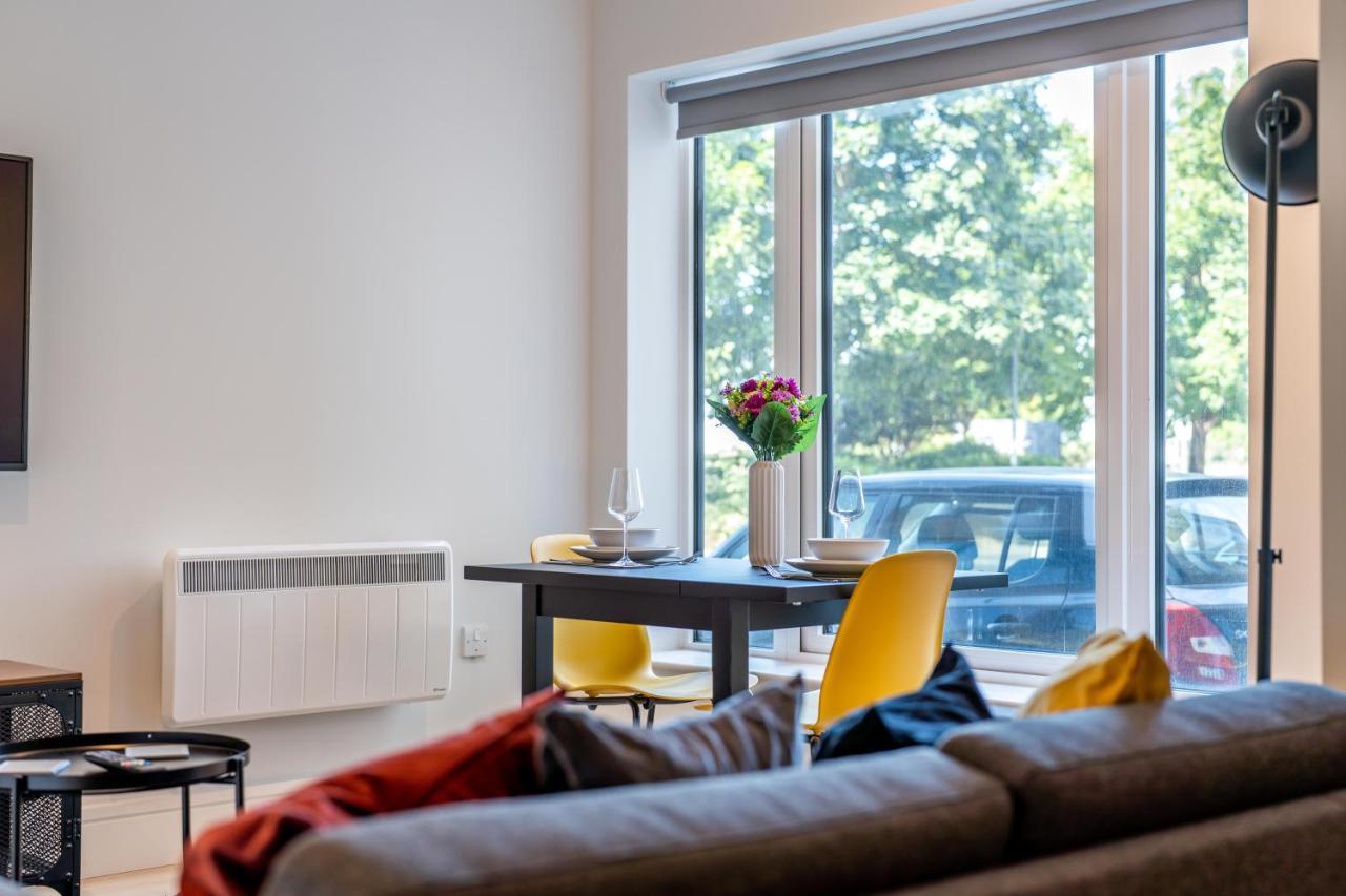 Cozy Apartments - Free Wifi And Parking Onsite Feltham Exterior foto
