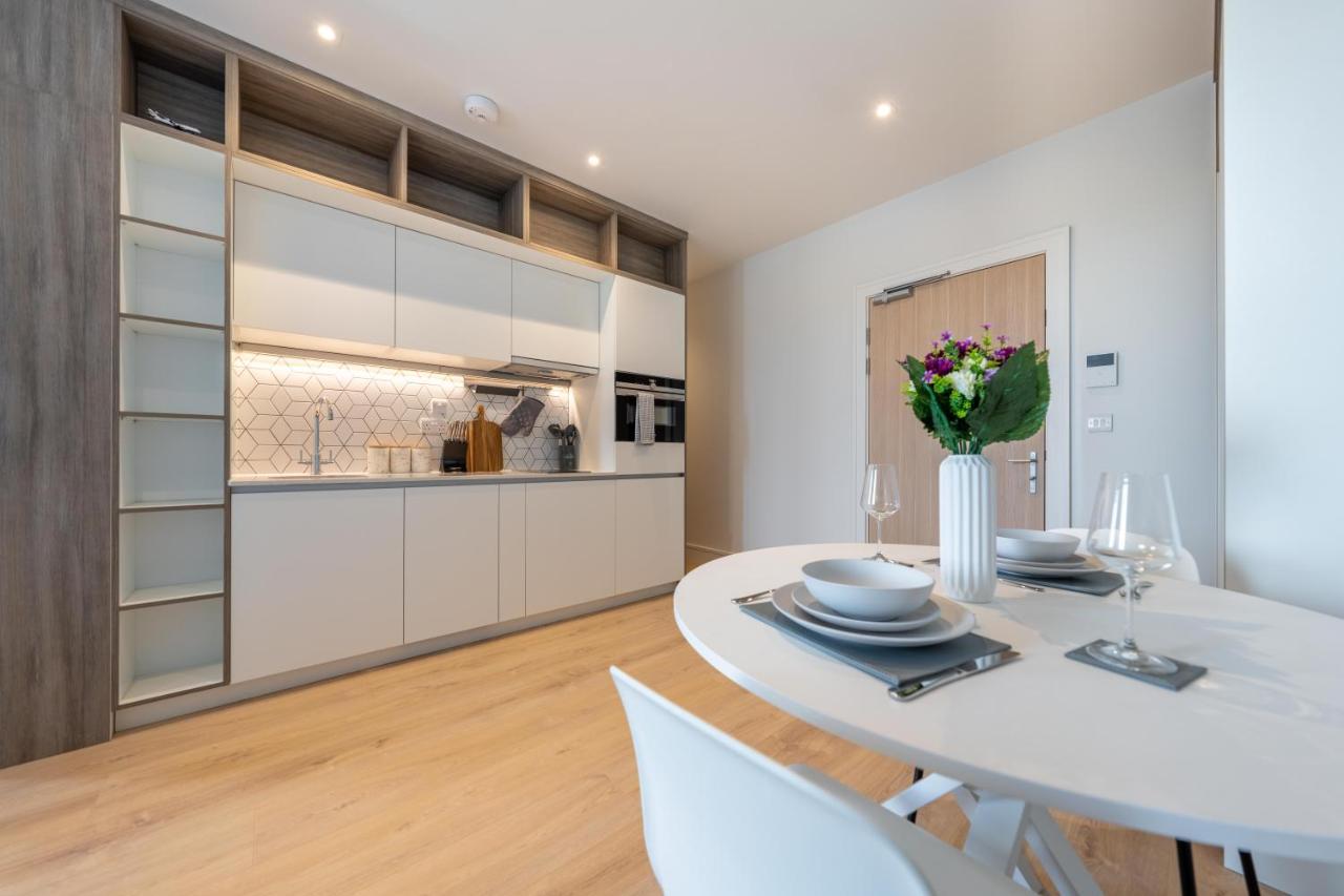 Cozy Apartments - Free Wifi And Parking Onsite Feltham Exterior foto
