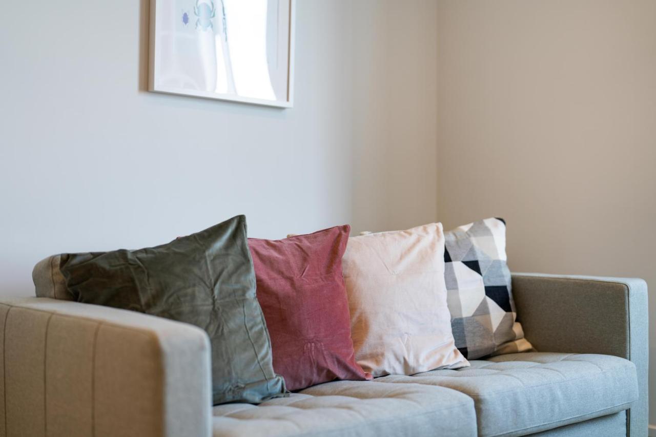 Cozy Apartments - Free Wifi And Parking Onsite Feltham Exterior foto