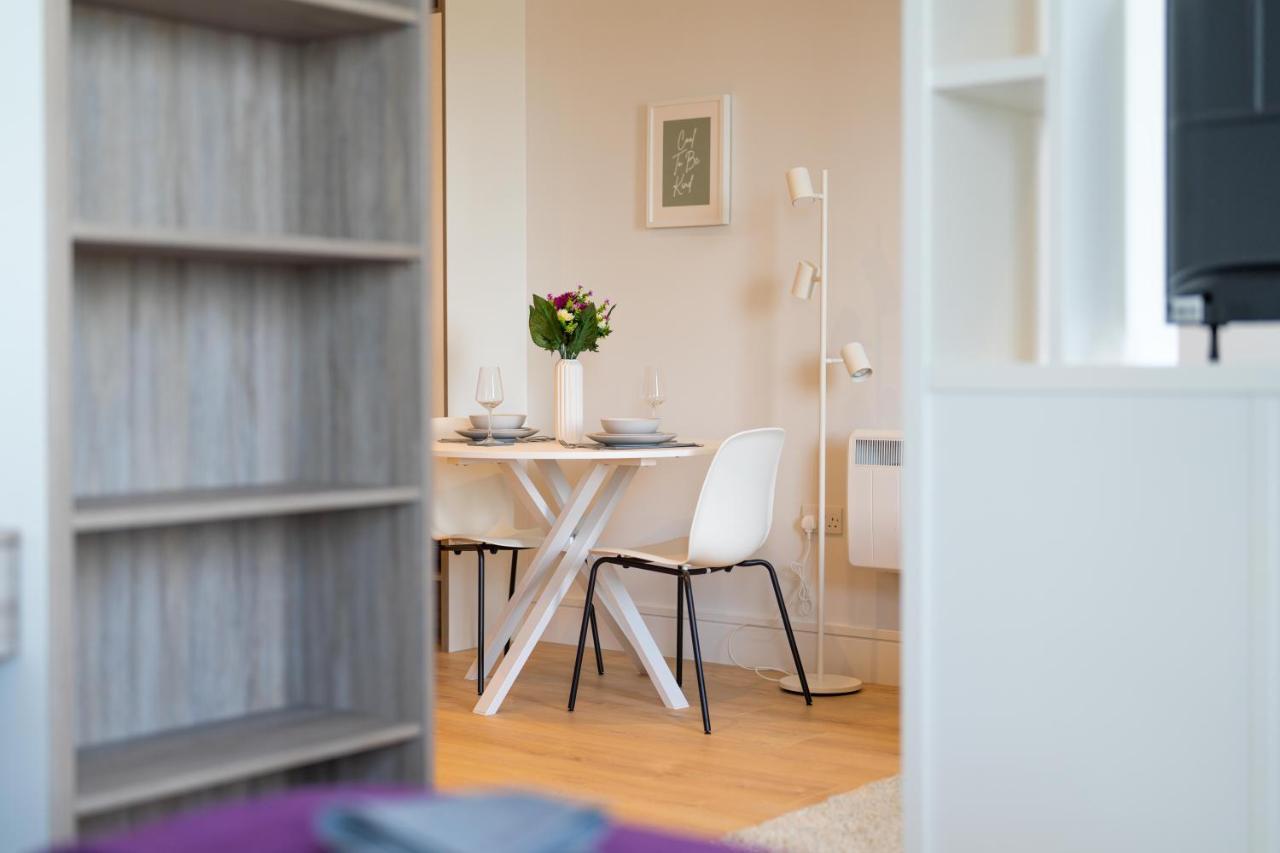 Cozy Apartments - Free Wifi And Parking Onsite Feltham Exterior foto